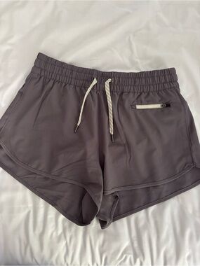 Vuori Athletic Shorts 2.5” Clementine 2.0